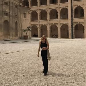 Meet your Posher, Caroline